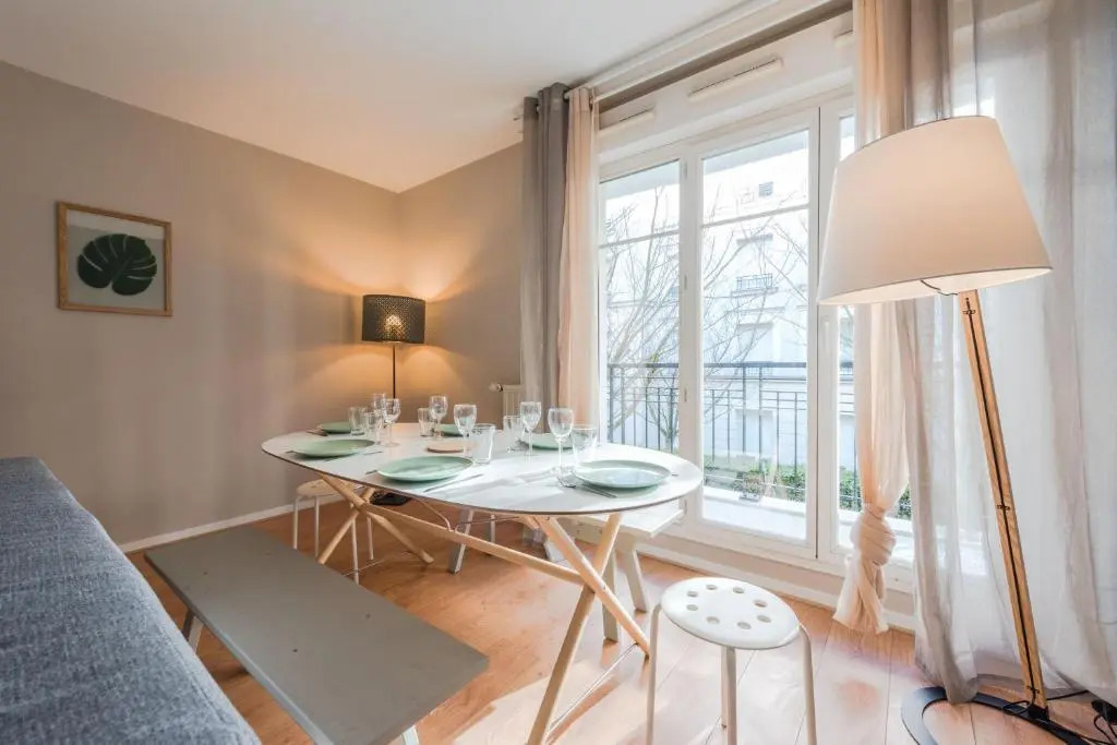 Standing apartment in Disneyland BMYGUEST