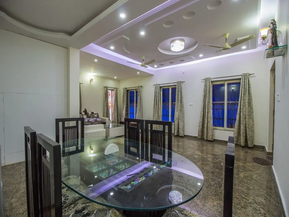 OYO 11587 Home Spacious Studios Nerul