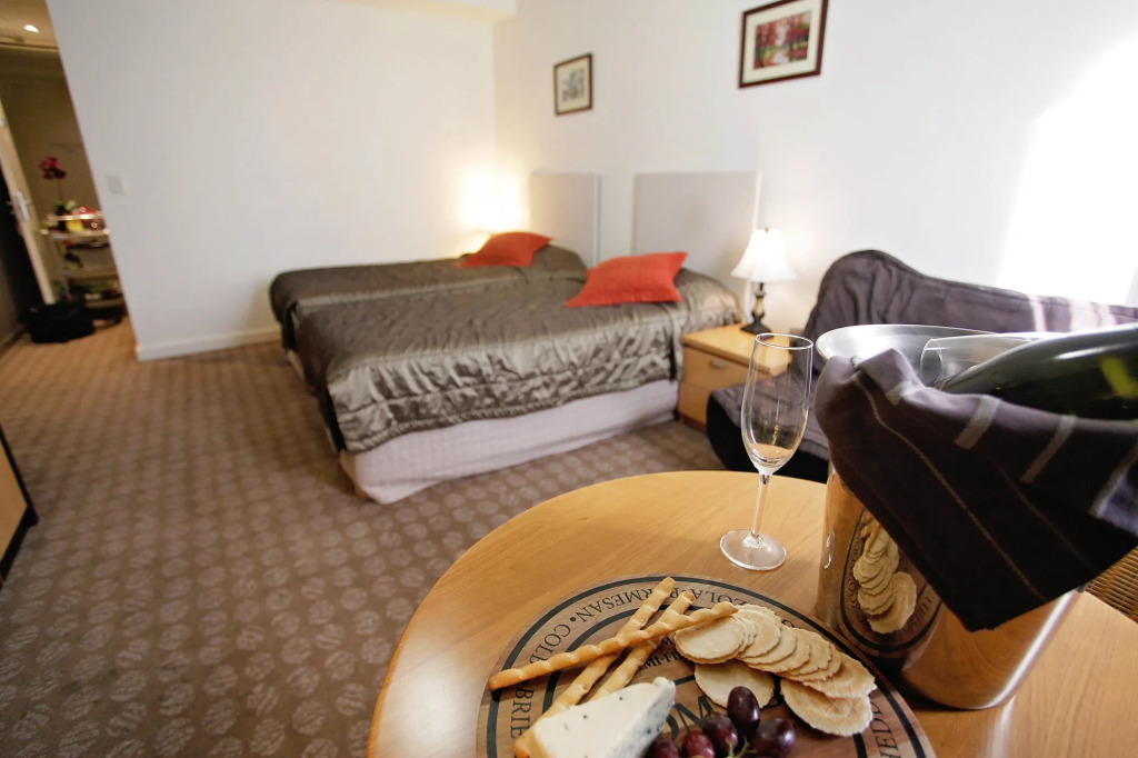 Golden Pebble Hotel