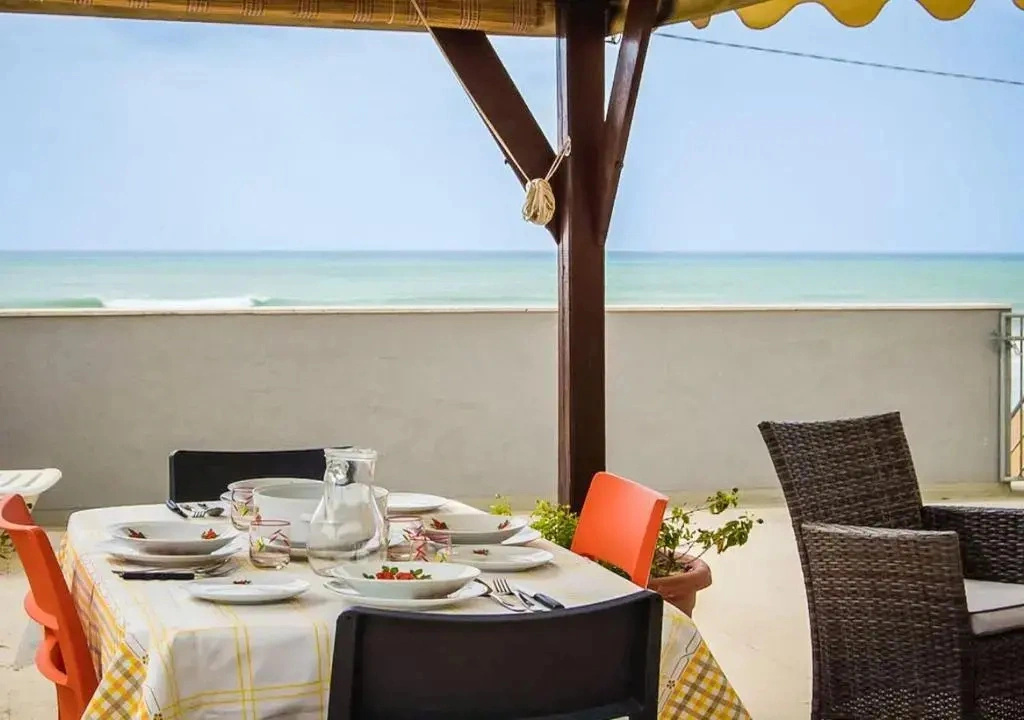 Arisa -Terrazza Privata 60 MQ sulla Spiaggia