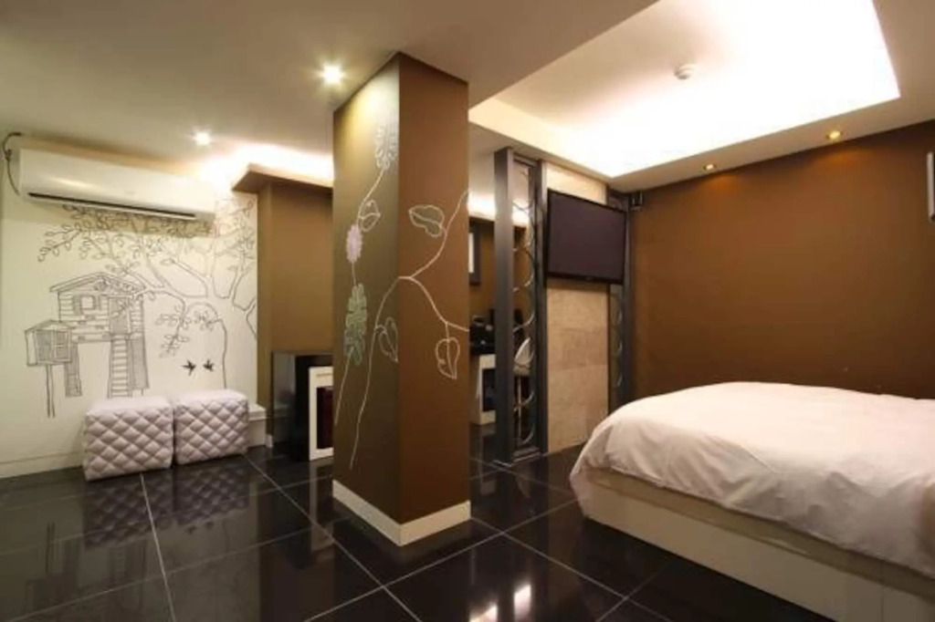 Show Hotel