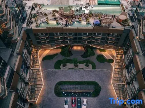 The Emerald Metropole Luxury Apartment