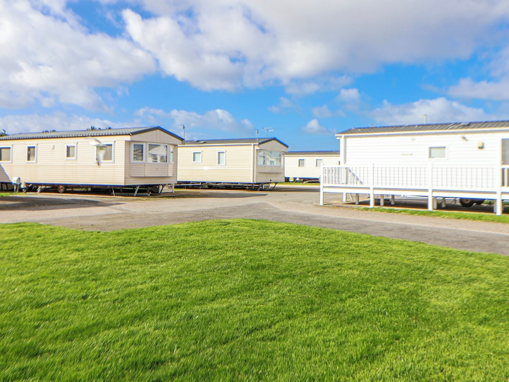 The Beachside Hideout - St Michaels and Browns Caravan Park