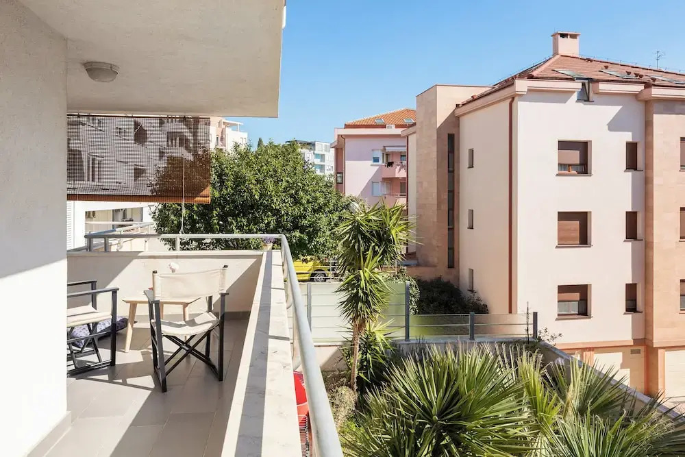 Apartment Zenta with terrace and sea view, 4 min walk to the beach