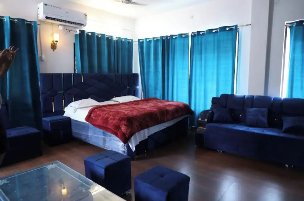 Hotel Omkaar & Restaurant Chinyalisaur
