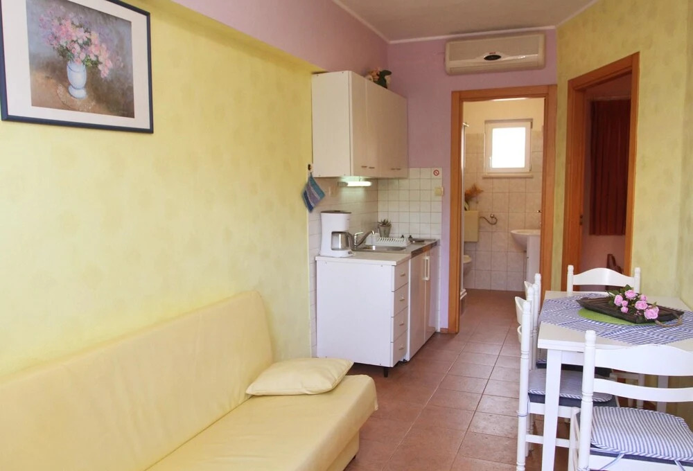 Apartment With 2 Bedrooms in Okrug Gornji, With Enclosed Garden and Wi