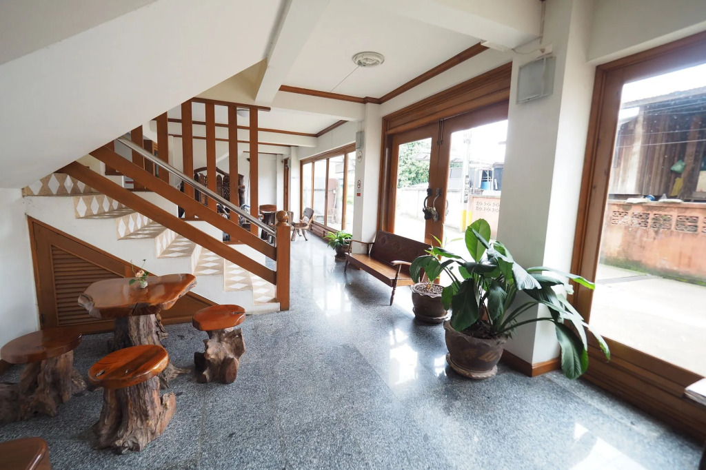 Fah Place Hotel