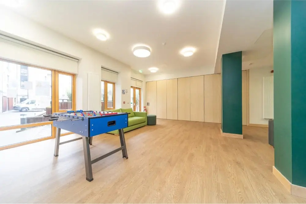 JOIVY Affordable 3,4,5 and 12 bed private flats next to Royal Mile