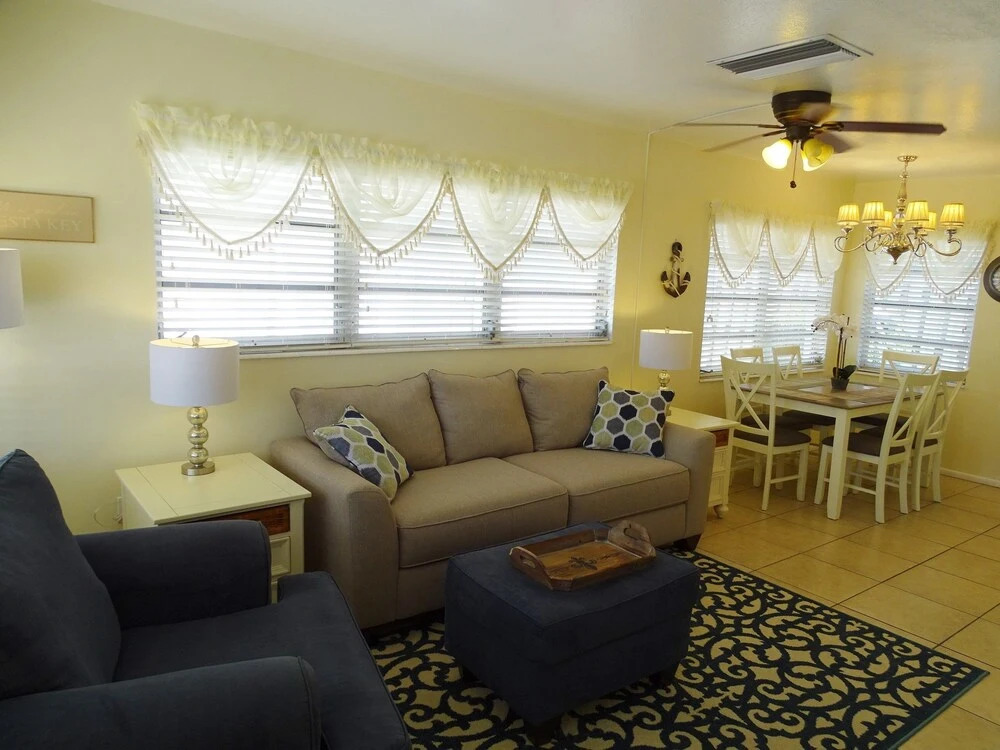 Aloha Kai - 50 2 Bedrooms 1.5 Bathroom Apts
