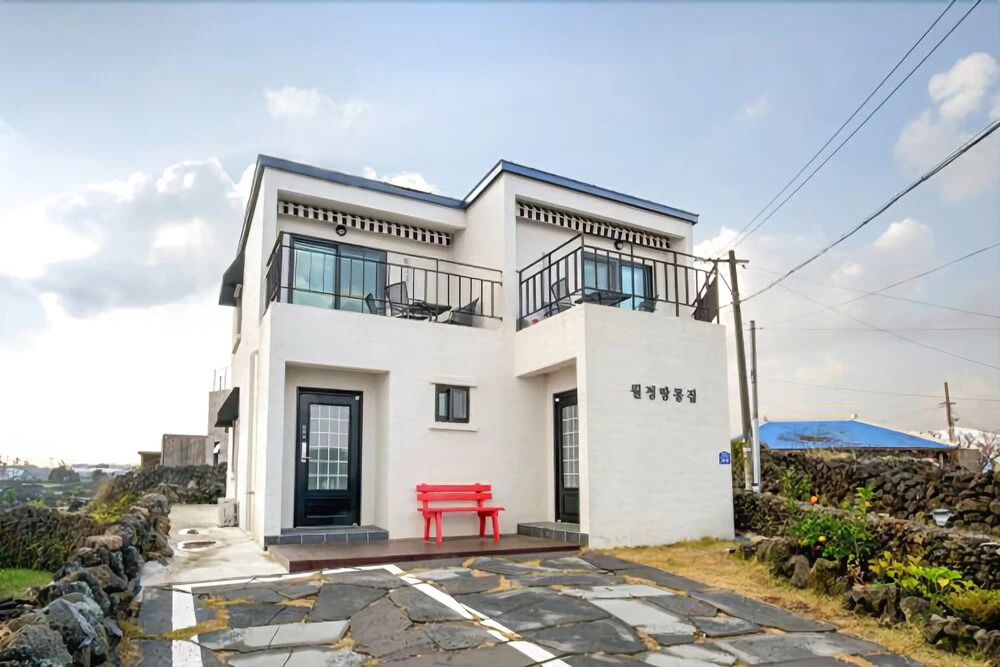 Jeju Woljeong-peanuts House Pension