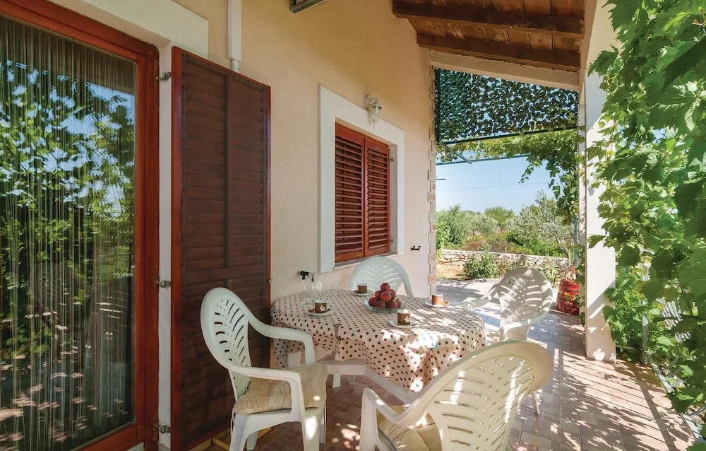 Stunning Home in Gornje Selo With Wifi and 3 Bedrooms