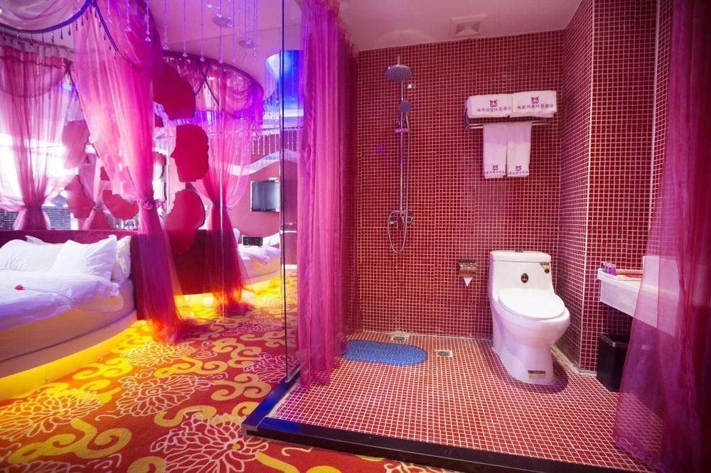 Luoyang Love Romantic Scene Hotel(洛阳唯爱浪漫场景酒店(新都汇王城公园地铁站店))