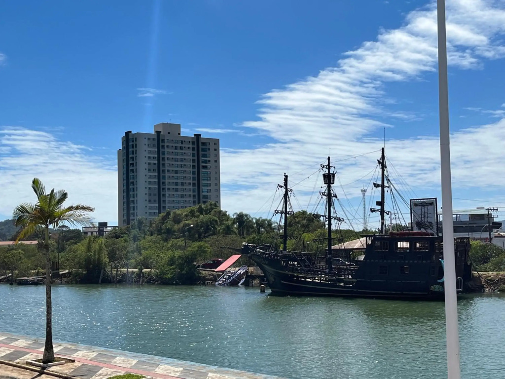 Apartamento novo frente mar com piscina aquecida em Home Club
