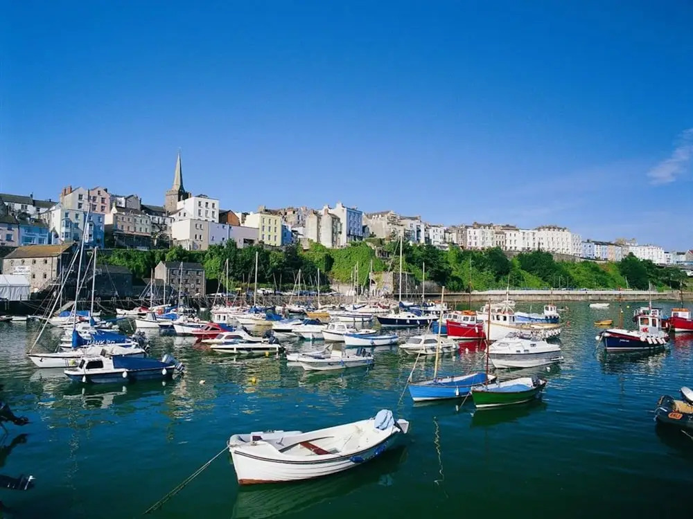 Bright, Spacious Apartment in Tenby, Looking out Onto Castle Beach