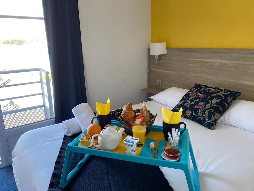 CouettHôtel Brest Port de plaisance, Les pieds dans leau
