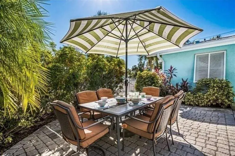 Debby's Place 3 Bedroom Home by RedAwning