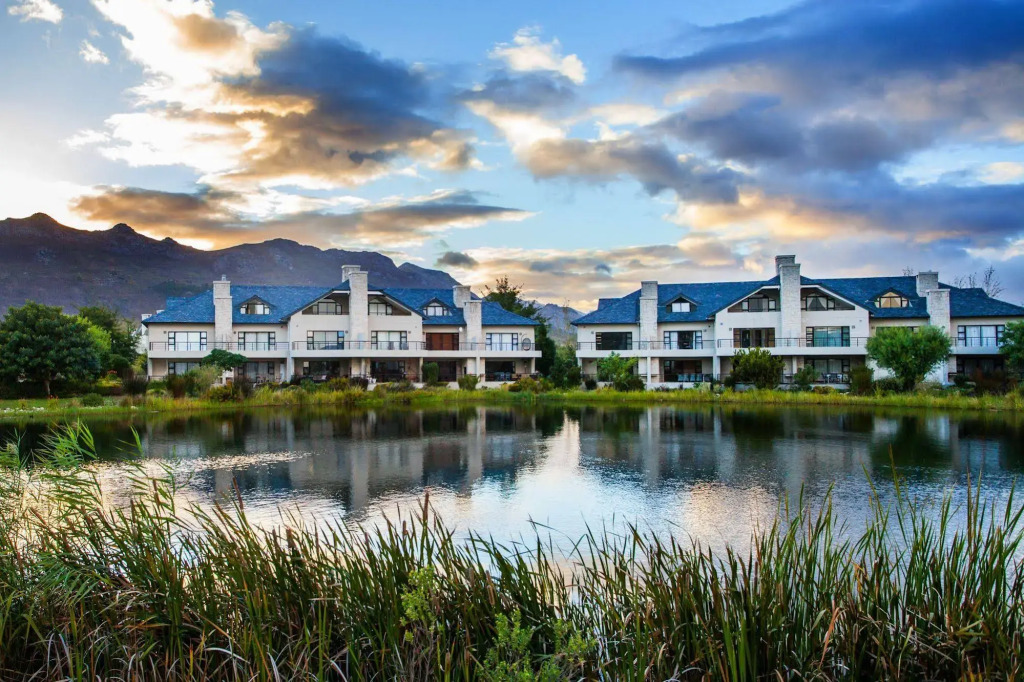 Pearl Golf Lodges