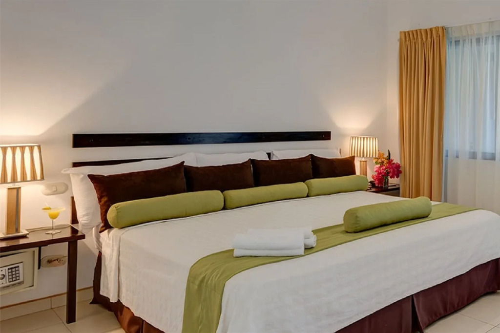 Seis Playas Hotel