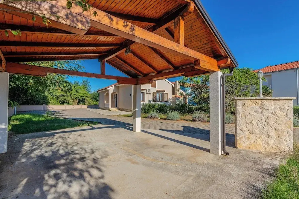 Holiday home Suric