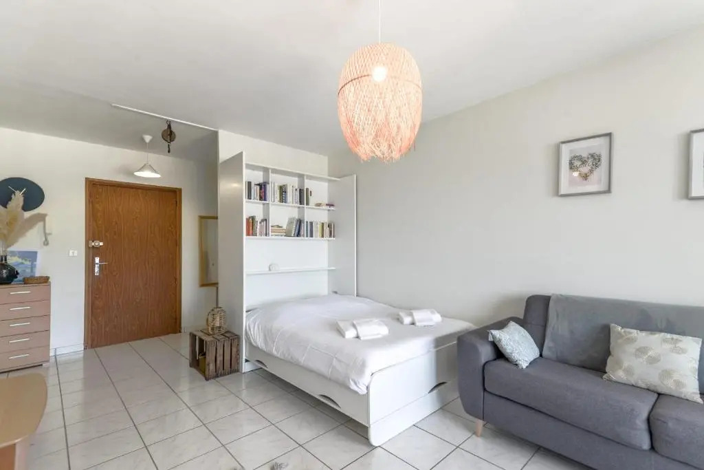 Nice studio with stunning views of the mountains near the lake