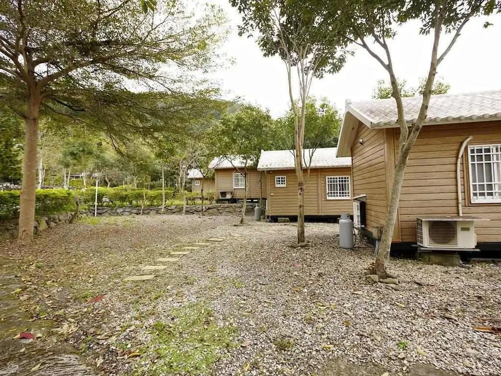Leisure log cabin