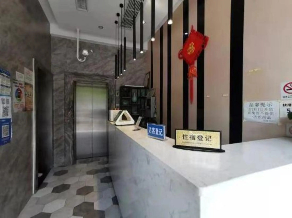 Huzhong Hotel