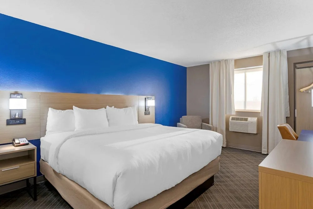 Super 8 Clawson/troy/detroit Area