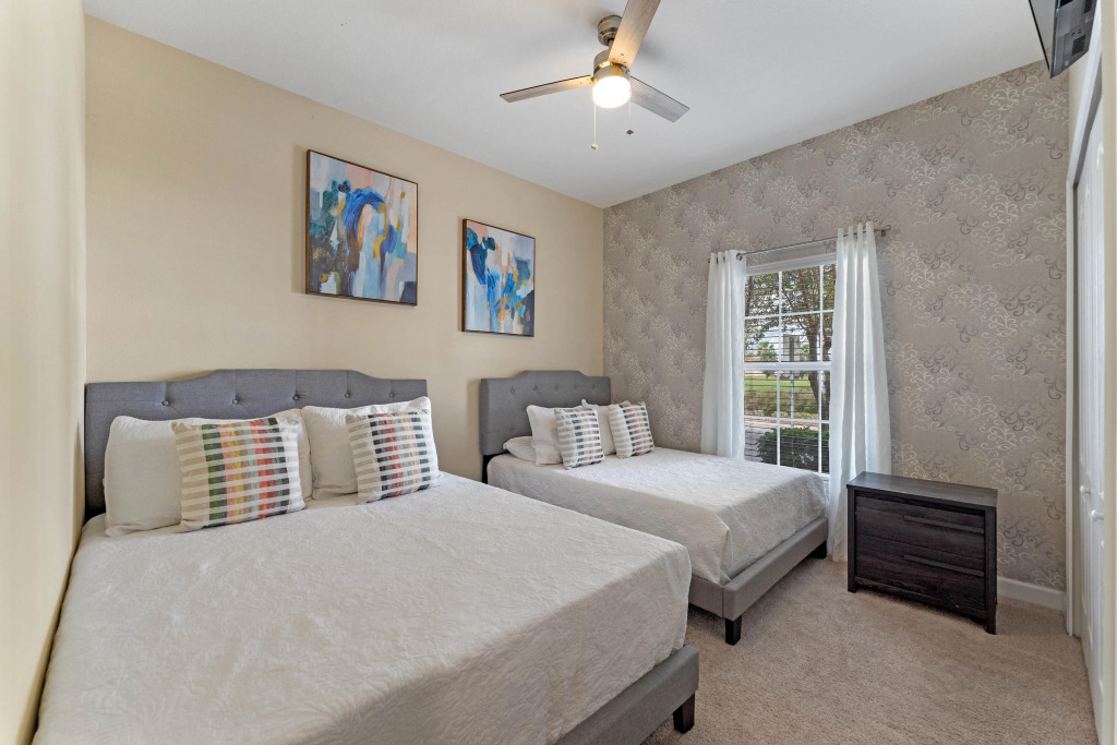 5 Bedrooms 4 Bathrooms Storey Lake 4819 Ct