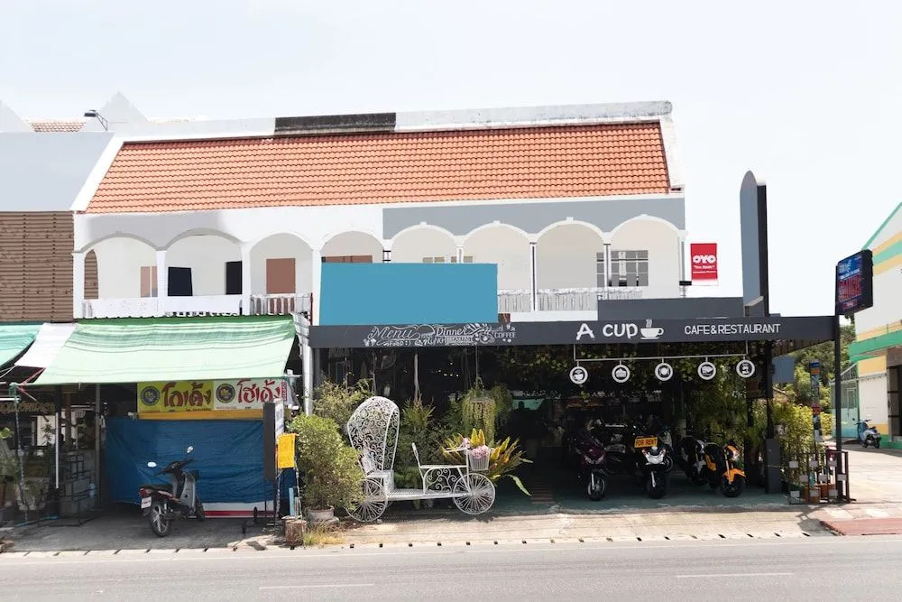OYO 617 Tira Hostel chalong Phuket