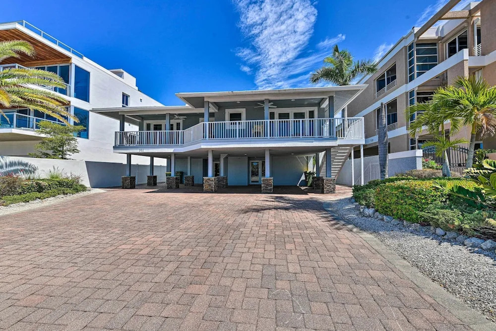 Gulfview Lido Key Gem - Walk to Beach & Shops