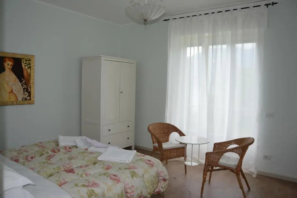 B&B Cherry En Rose