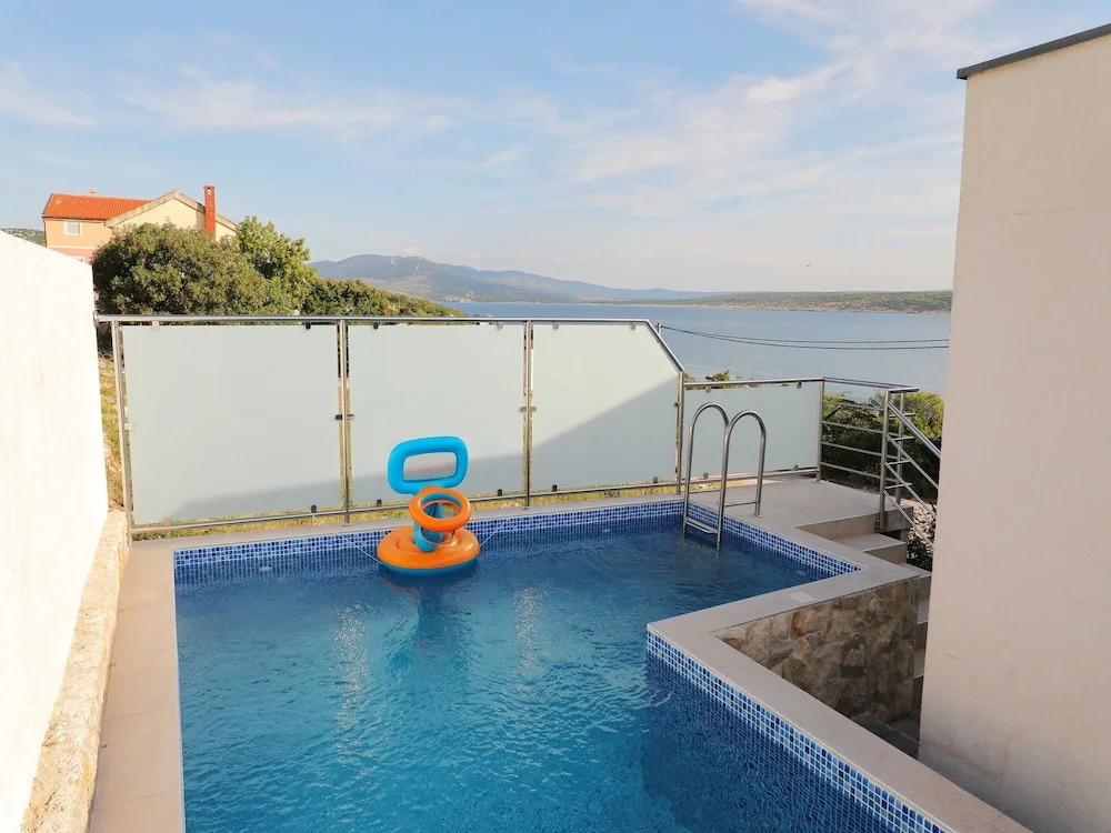 Dajana-with Pool and sea View
