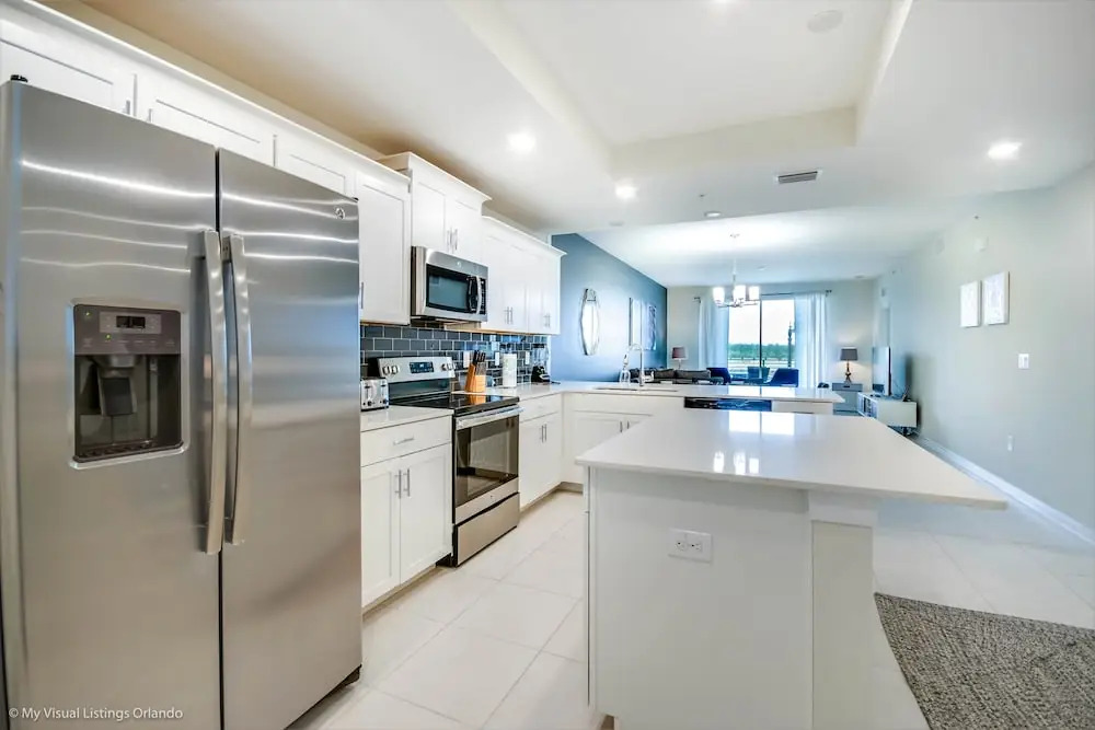 4714ct Amazing Story Lake Brand New Condo