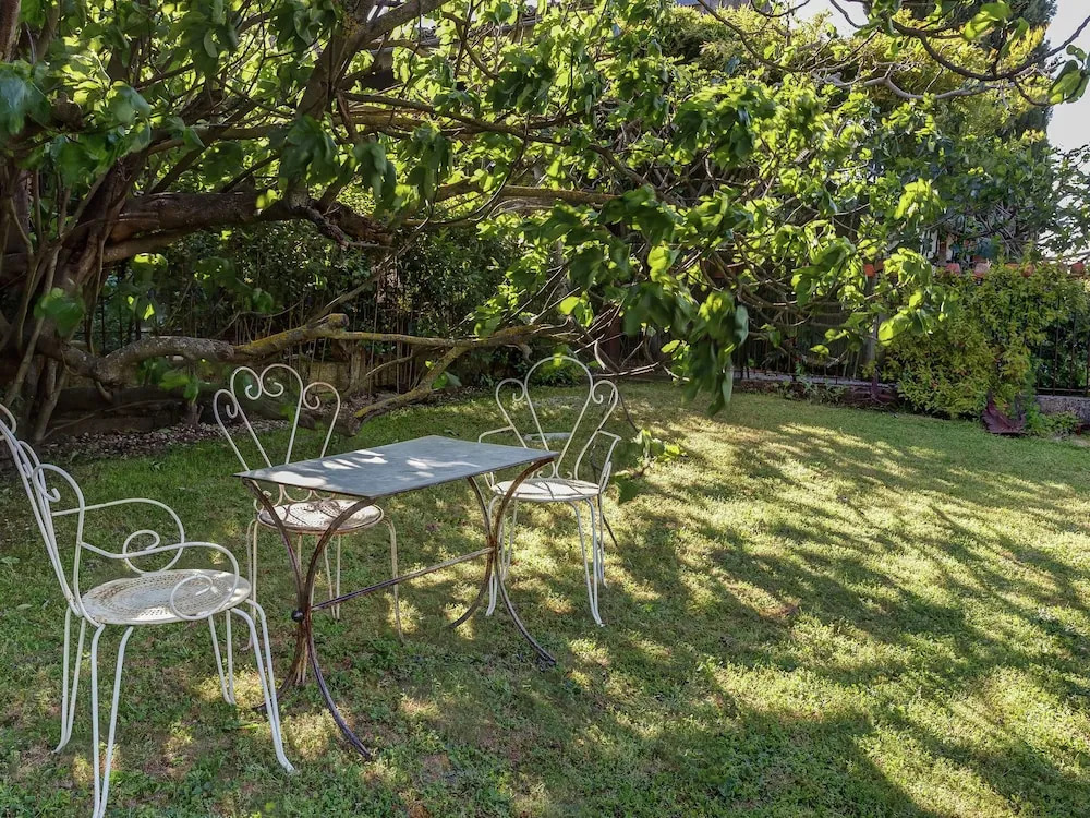 Cottage in Oppede With Pool and Garden