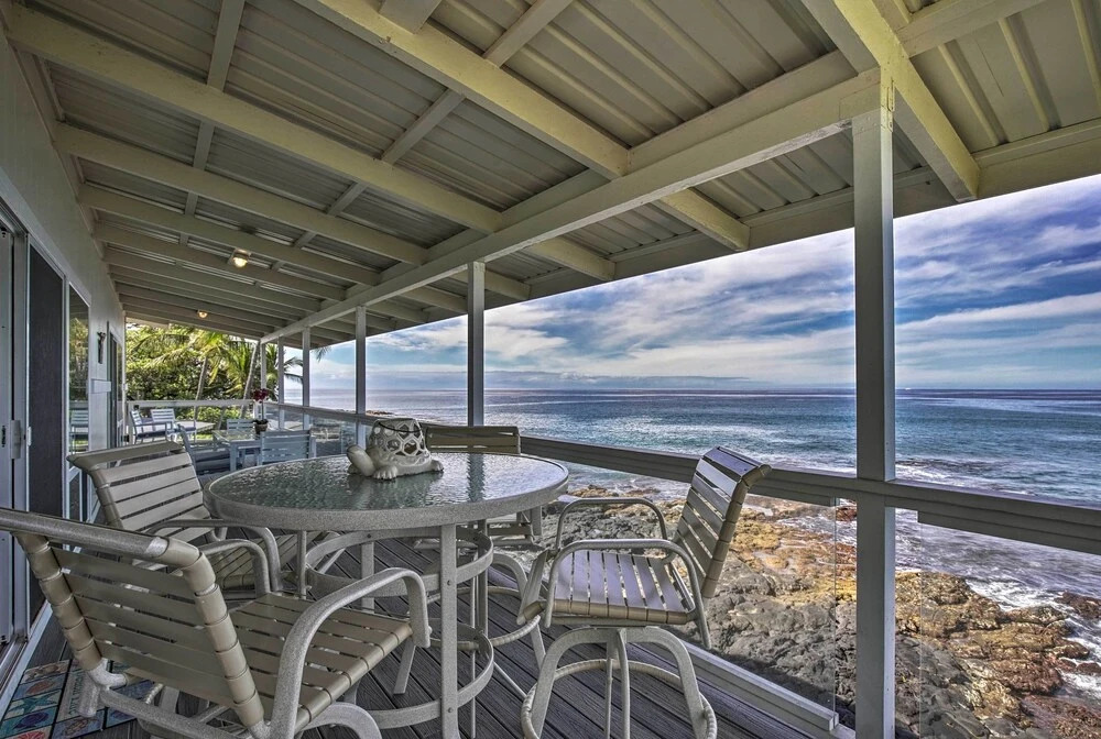 Oceanfront Kona Home w/ Beach Access & Views