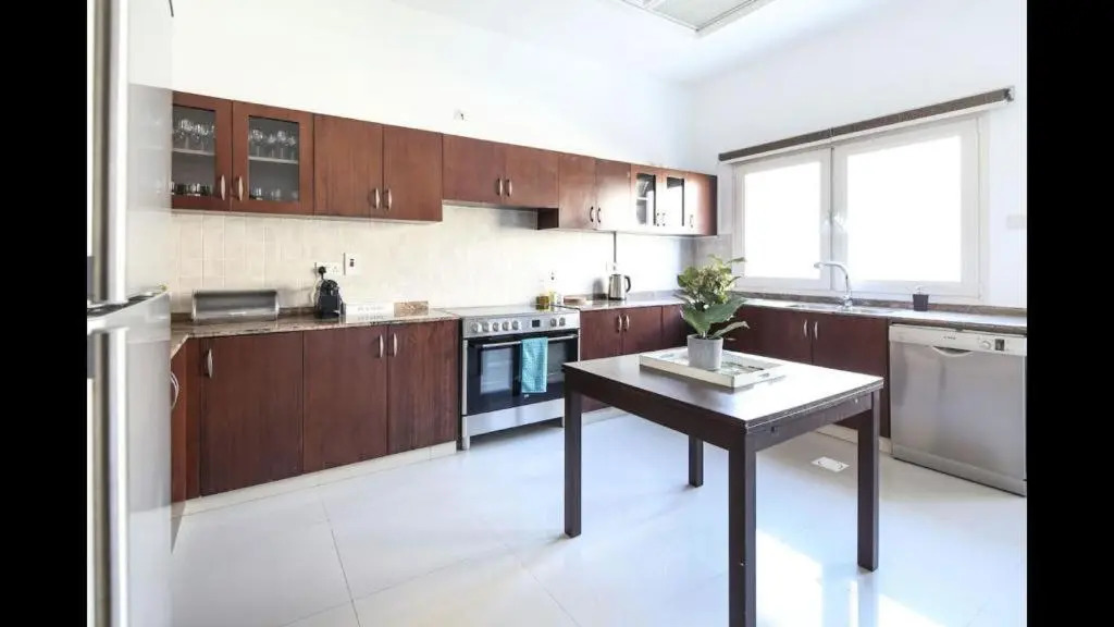Hometown Apartments - Incredible 4 Bedroom plus maidsroom Villa