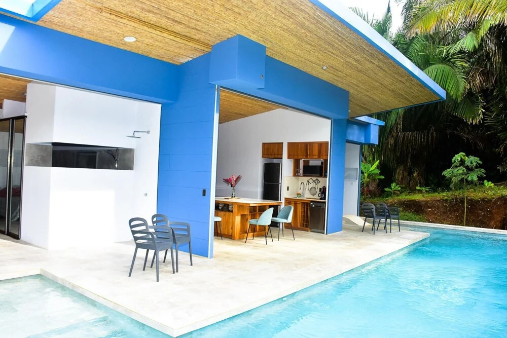 2BR Fabulous Blue House Near Quepos MA