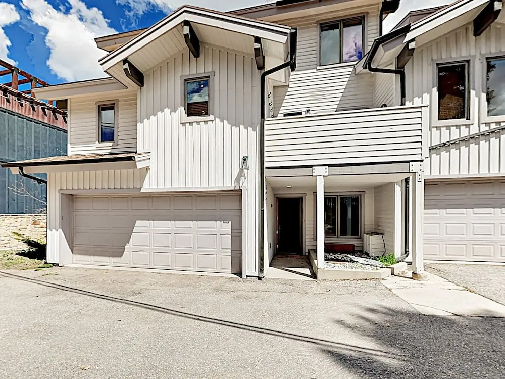 New Listing! Modern Townhome W/ Private Hot Tub 3 Bedroom Townhouse