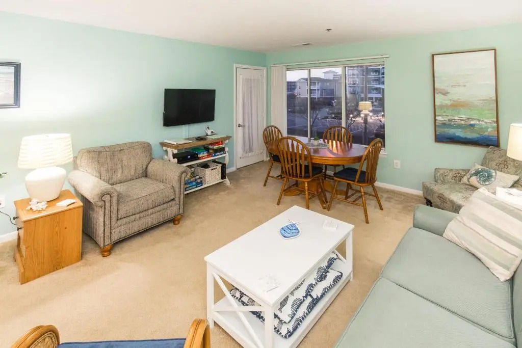 28th St Condo 304