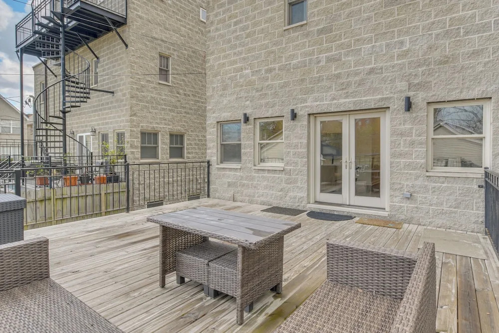 Steps to Lake & Beach! Multi-level Oakland Haven