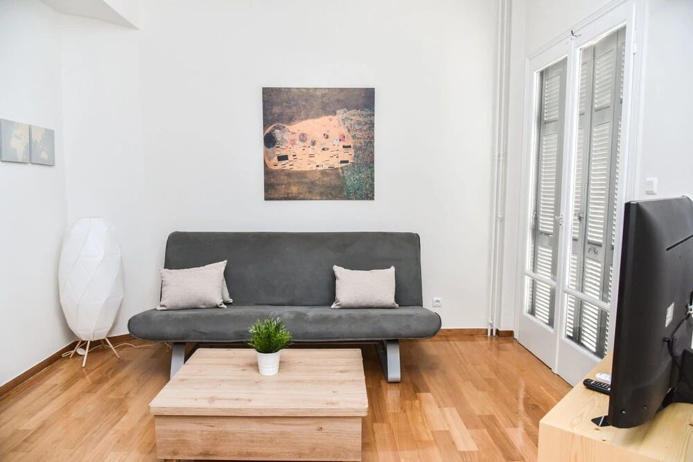Warm and Cozy Apartment in Athens