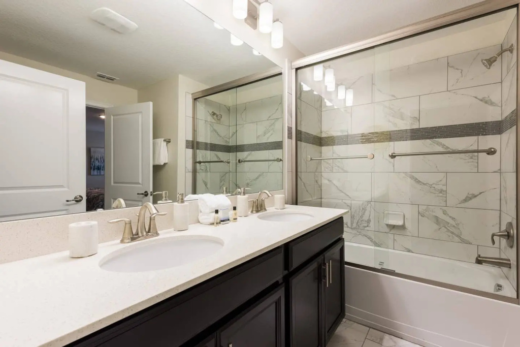 Luxury house in Storey Lake