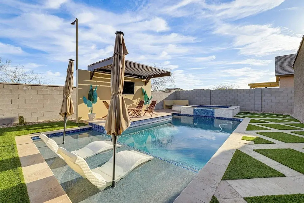 Goodyear Oasis w/ Outdoor Pool + Hot Tub!