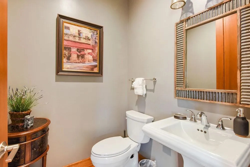 Luxury Mountain Retreat | Lake Views, Deck + BBQ | Pool Table & Chef’s Kitchen