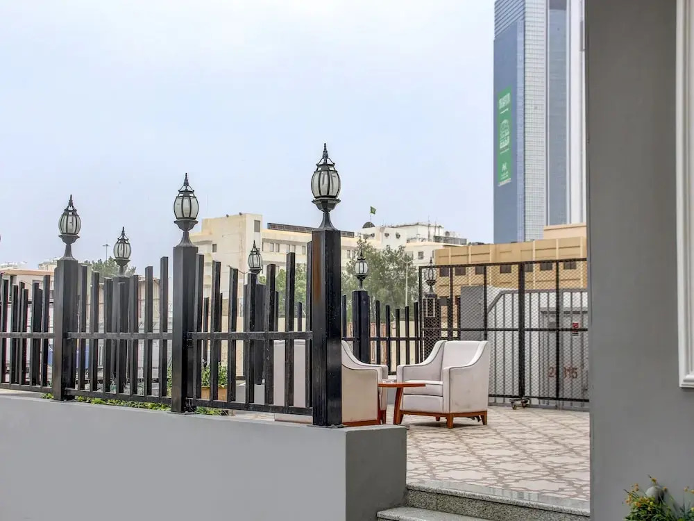 Capital O 581 Goldish Hotel