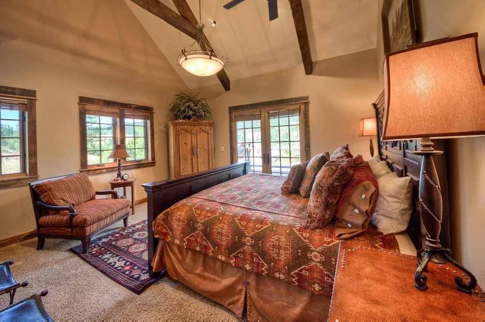 Huckleberry Hideaway by Big Sky VR