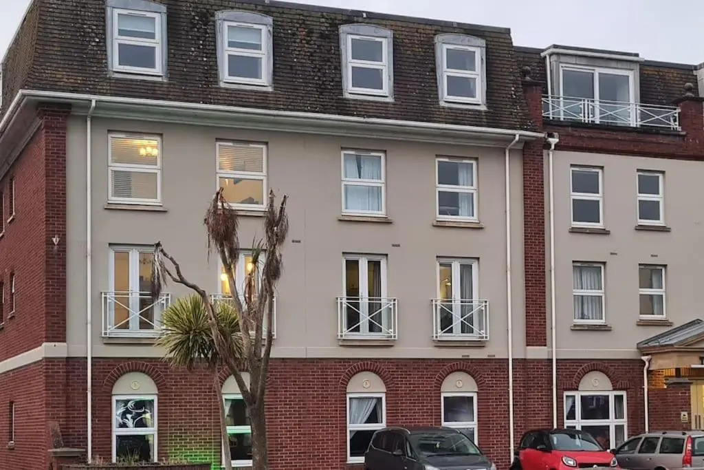 Beautiful 2-bed Apartment on Torquay seafront