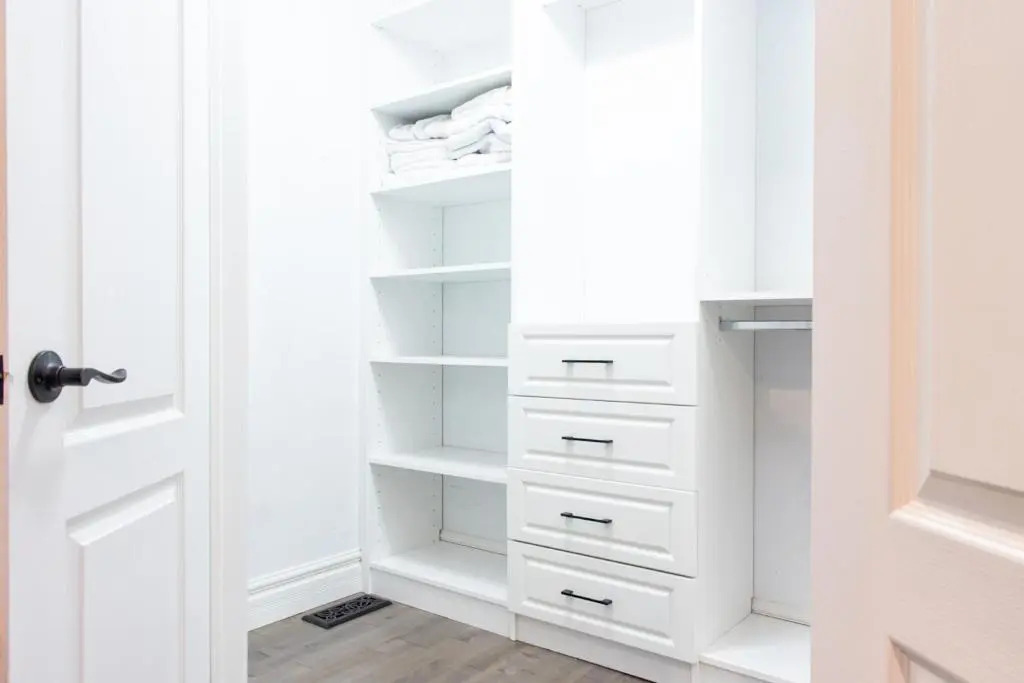 Cheerful 5-bedroom home in Downtown with HOTTUB