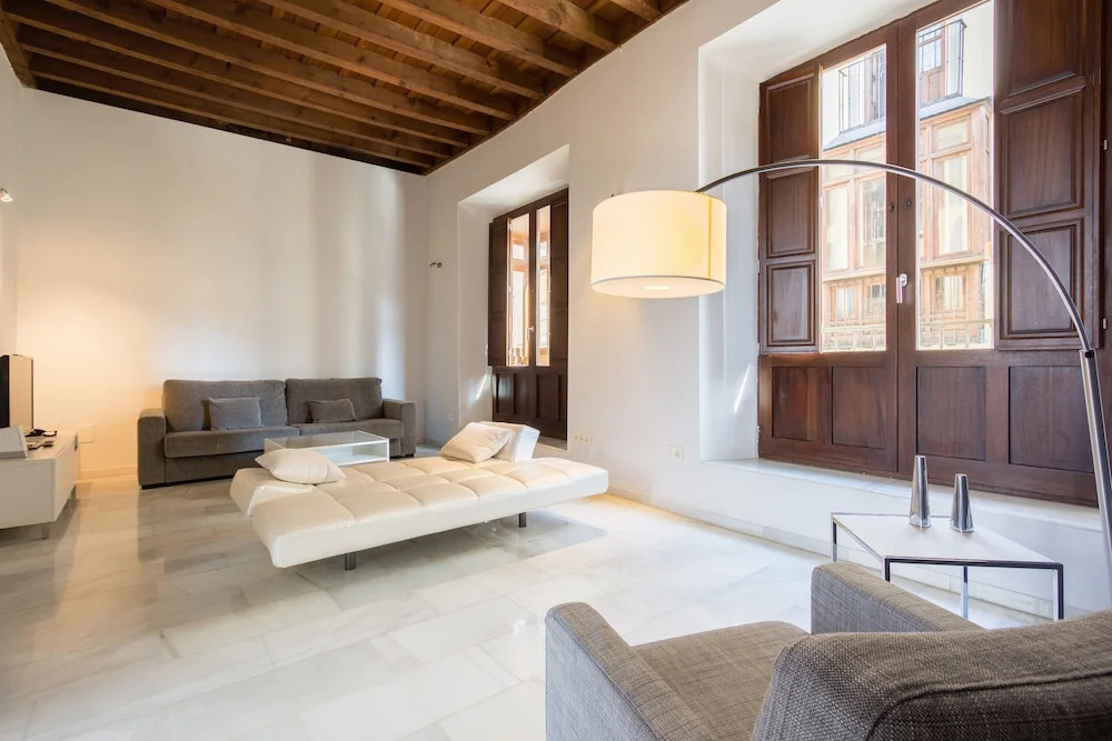 tuGuest Elvira Suites