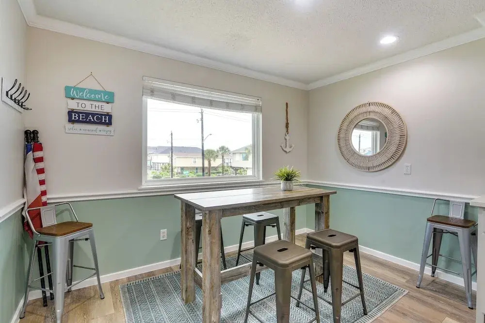 < 1/2 Mi to Beach! Hot Tub Haven in Galveston